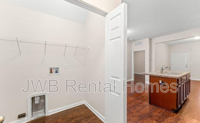 Building Photo - 4515 Wheeler Ave