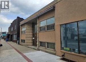Building Photo - 216 Parkdale Ave N