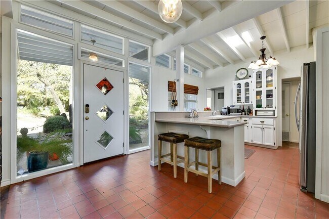 Building Photo - 433 Brady Ln