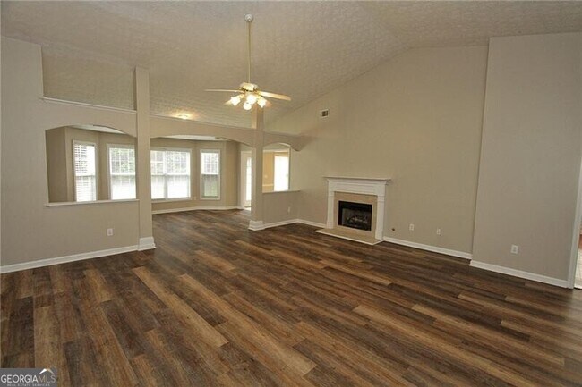 Foto del edificio - 1490 Creek Pointe Cir