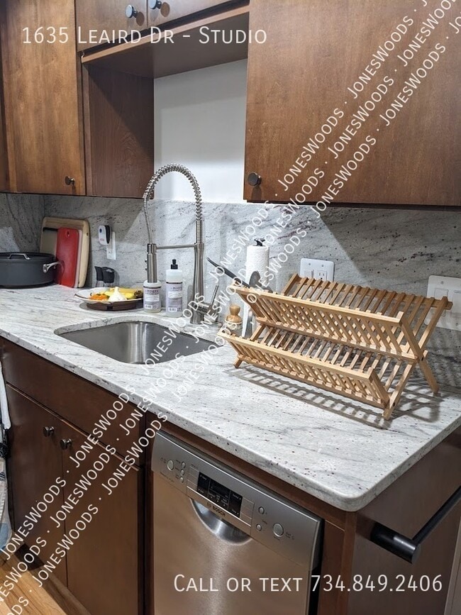 Building Photo - 1635 Leaird Dr
