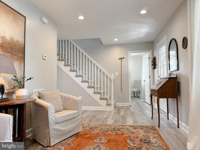 Foto del edificio - 4985 Solomons Island Rd