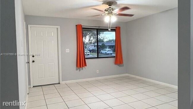 Foto del edificio - 2 br, 1 bath House - 5048 SW 92nd Ter