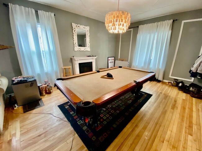 Building Photo - Amazing 5BD/3BA House in Uptown! New kitch...