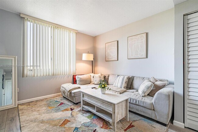 Foto del edificio - 2630 SW 28th St