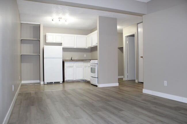 Building Photo - Assiniboine Apartments