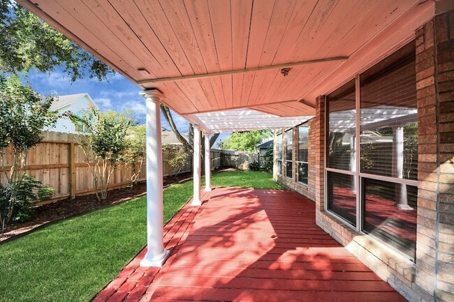 Building Photo - 4422 Roundtree Ln