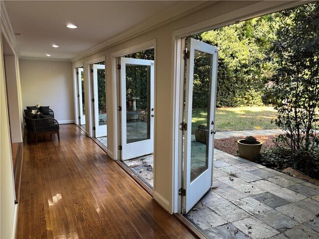 Foto del edificio - 45 Blackland Rd NW