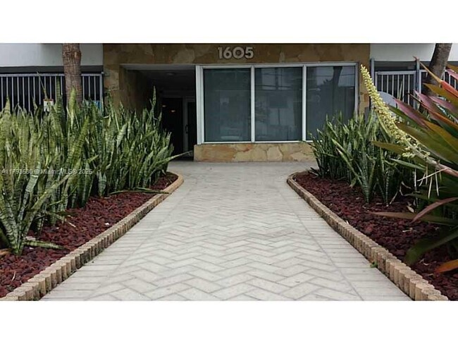 Foto del edificio - 1605 Bay Rd
