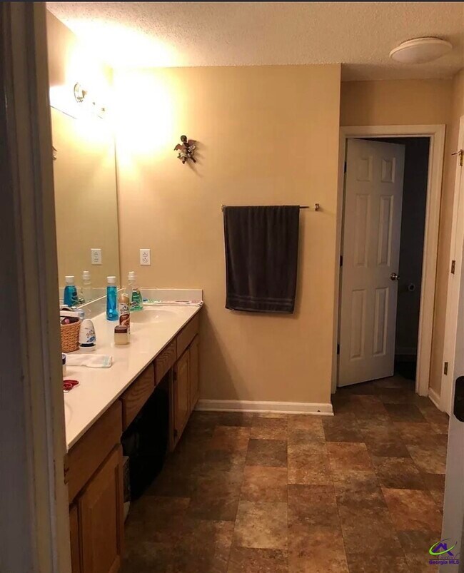 Foto del edificio - 136 Oscar Ct