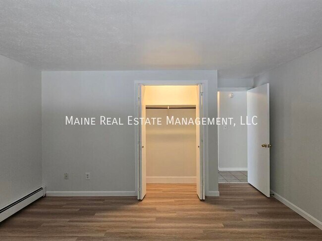 Building Photo - 20 Tall Pines Dr