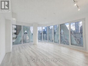 Building Photo - 230 Simcoe St