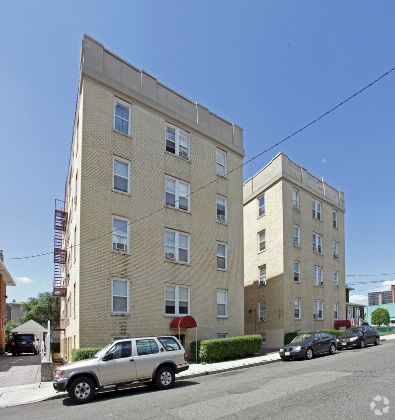 Foto del edificio - 296 Knox Ave
