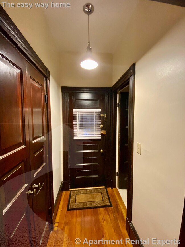 Building Photo - Davis Square * Updated - New appliances + ...