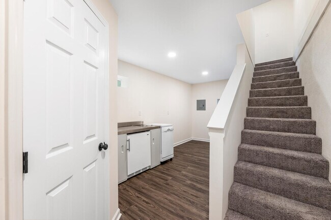 Building Photo - 1626 Mayflower Ave SW
