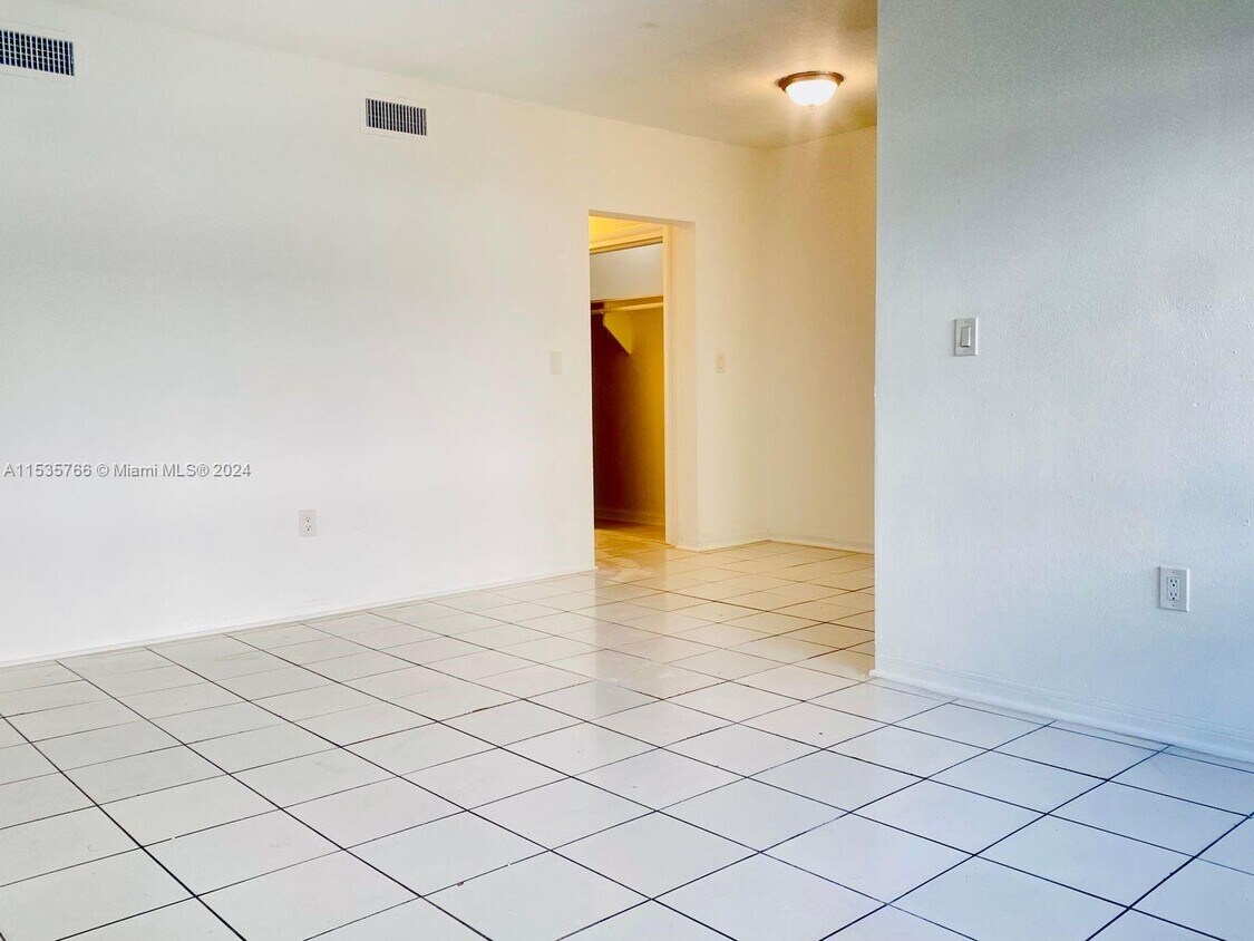 Foto principal - 7291 Gary Ave
