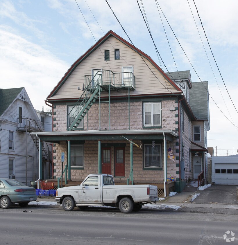 209211 E 2nd St, Berwick, PA 18603 Apartments Berwick, PA