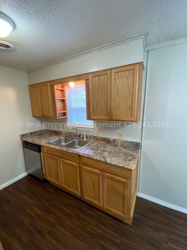 Foto del edificio - Coming in JULY! Cute 3 Bed 1.5 Bath Home