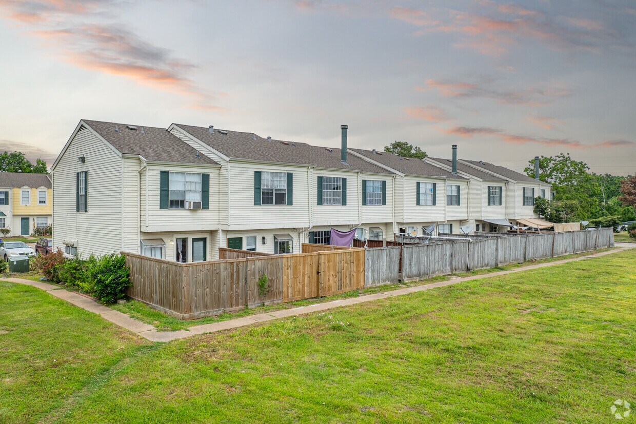 Foto principal - 12910 Ashford Point Dr