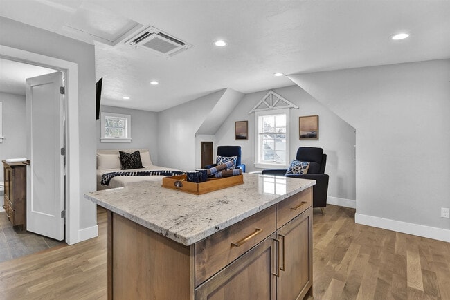 Building Photo - 902 N 21st St