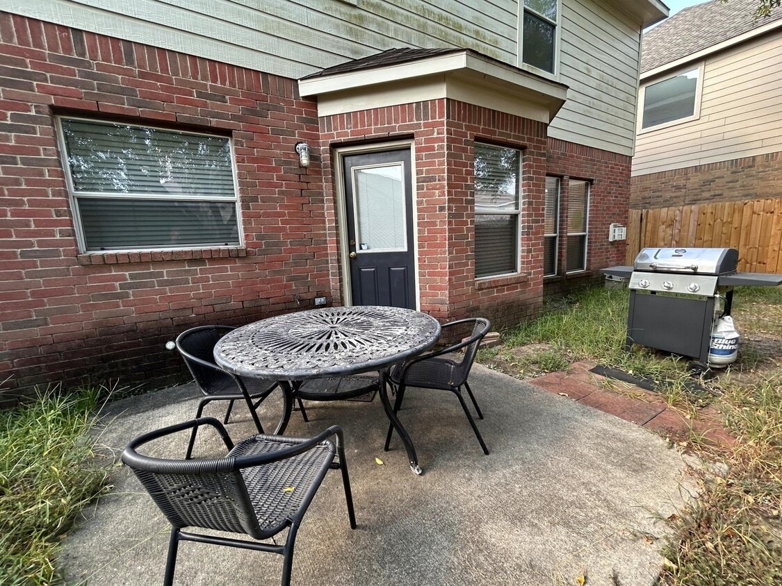 Building Photo - 2351 Urban Forest Ct