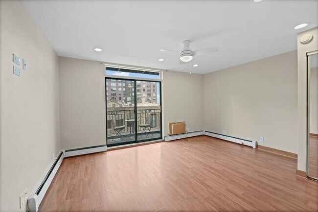 Foto del edificio - 3900 N Pine Grove Ave