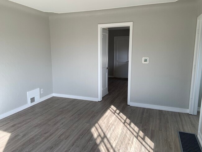 Building Photo - 343 E Lakewood Blvd