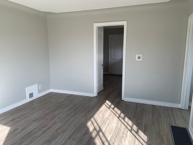 Foto del edificio - 343 E Lakewood Blvd