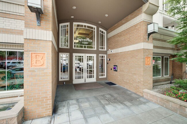 Building Photo - 0bd/1ba Seattle Condo