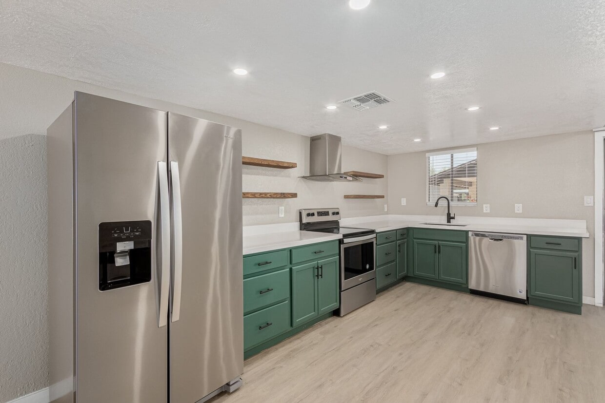 Photo - 736 S Farmer Ave