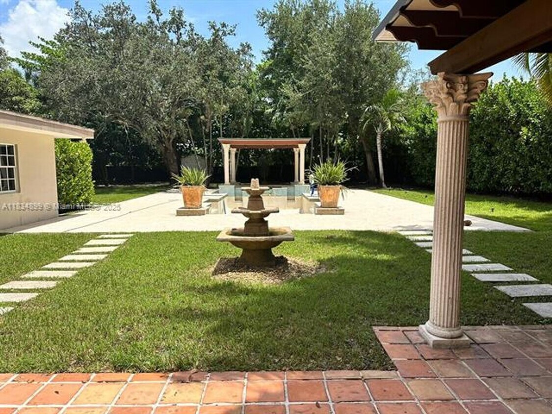 Foto principal - 8755 SW 96th St