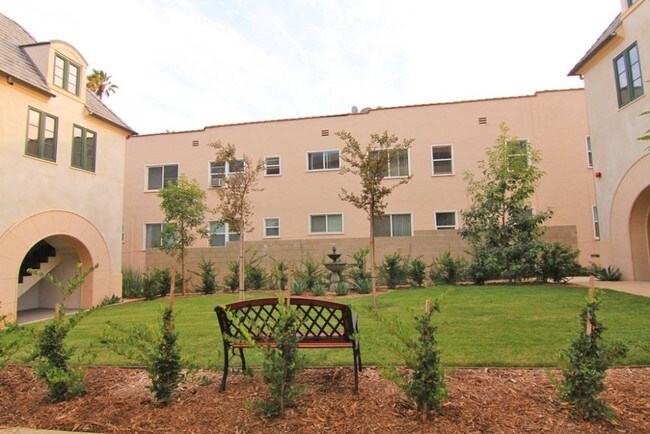 Building Photo - 205 N El Molino Ave