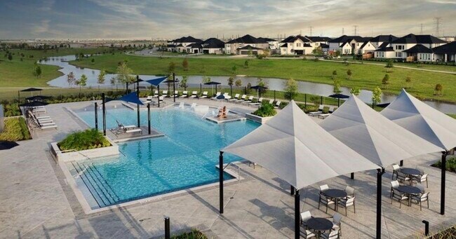 Foto del edificio - 22106 Strathfield Cir