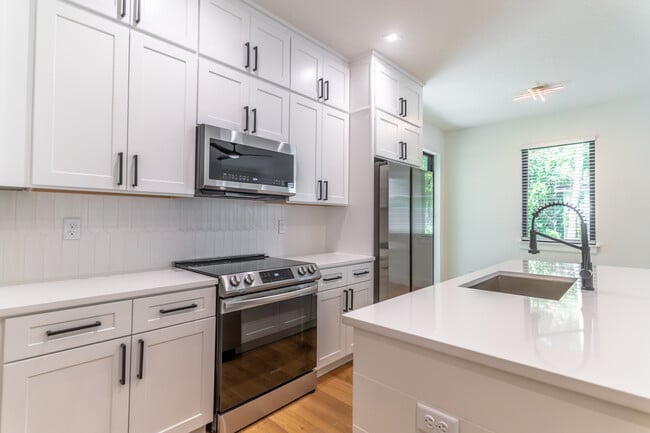 Building Photo - 65 W Harding St