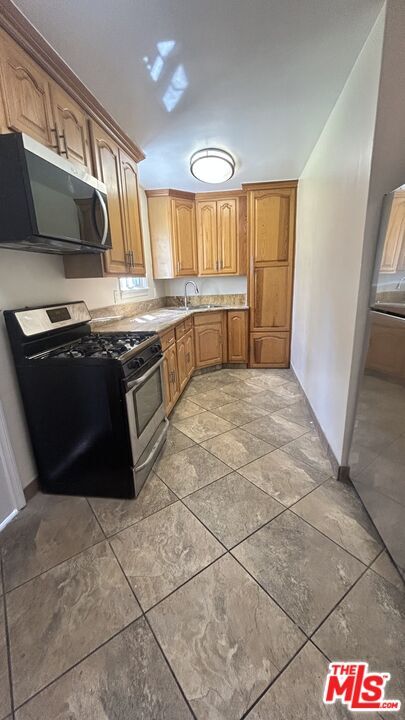 Foto principal - 626 E Fairview Blvd