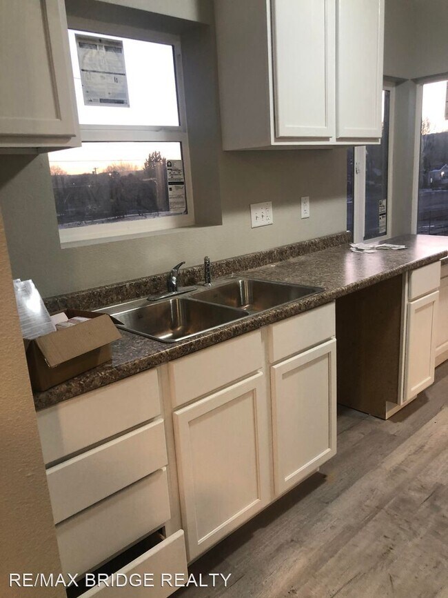 Building Photo - 4 br, 2 bath House - 93 E 300 S