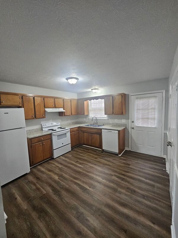 Building Photo - 208 Centennial Dr