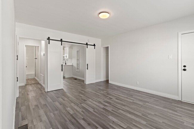 Foto del edificio - 150-154 W Hillcrest Blvd