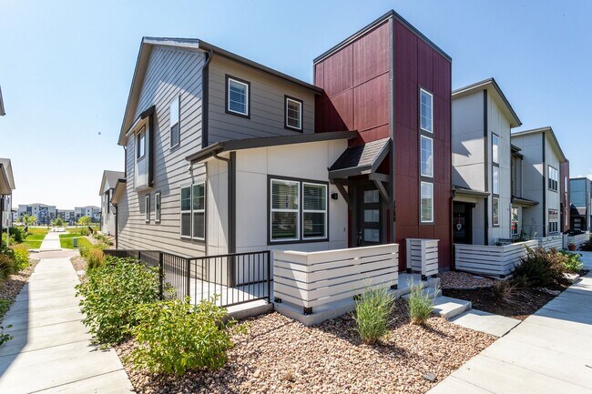 Building Photo - Stunning Home- Excellent Location!