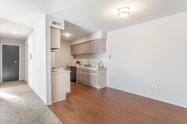 Building Photo - Farmington View Apartments - Farmington Hills, MI