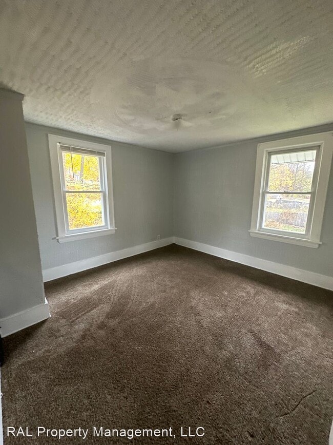 Building Photo - 4 br, 1 bath House - 1096 La Croix Ave