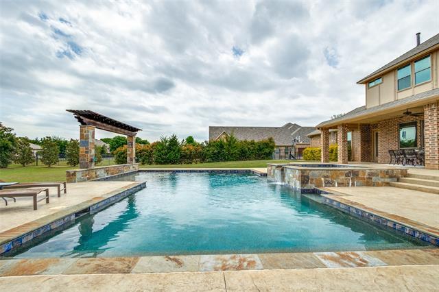 Building Photo - 2204 Lake Lugano Dr