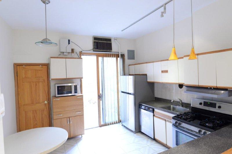 Foto principal - 570 Manhattan Ave