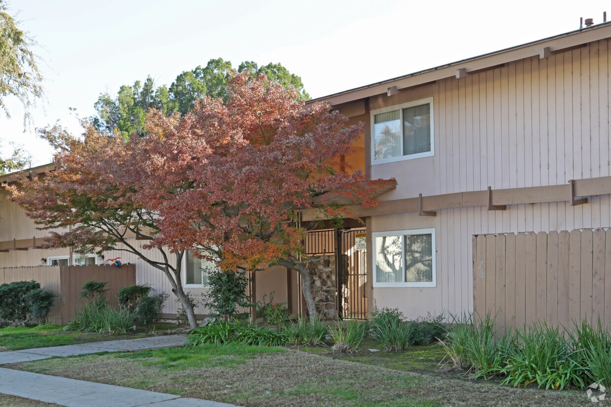 Foto del edificio - Sierra Village Apartments