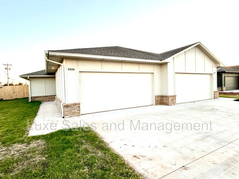 Foto principal - 8000 NW 110th St