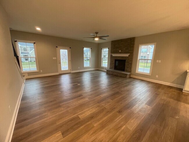 Building Photo - Gorgeous Custom New Build Home!