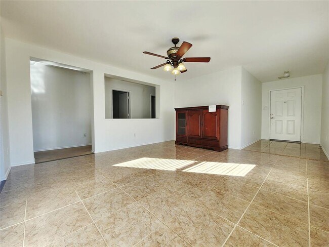 Building Photo - 6638 Fairbrook Park Ln