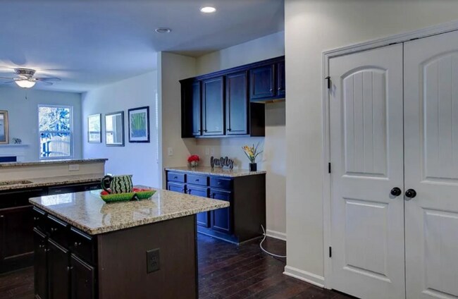 Foto del edificio - 84 Harrison Dr