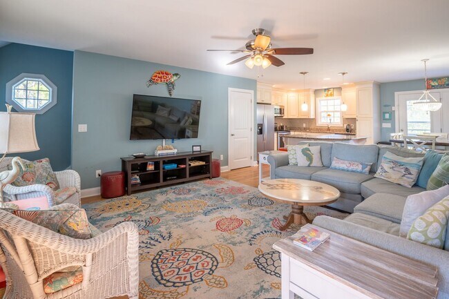 Foto del edificio - FURNISHED OFF-SEASON MONTHLY RENTAL - OCT/...