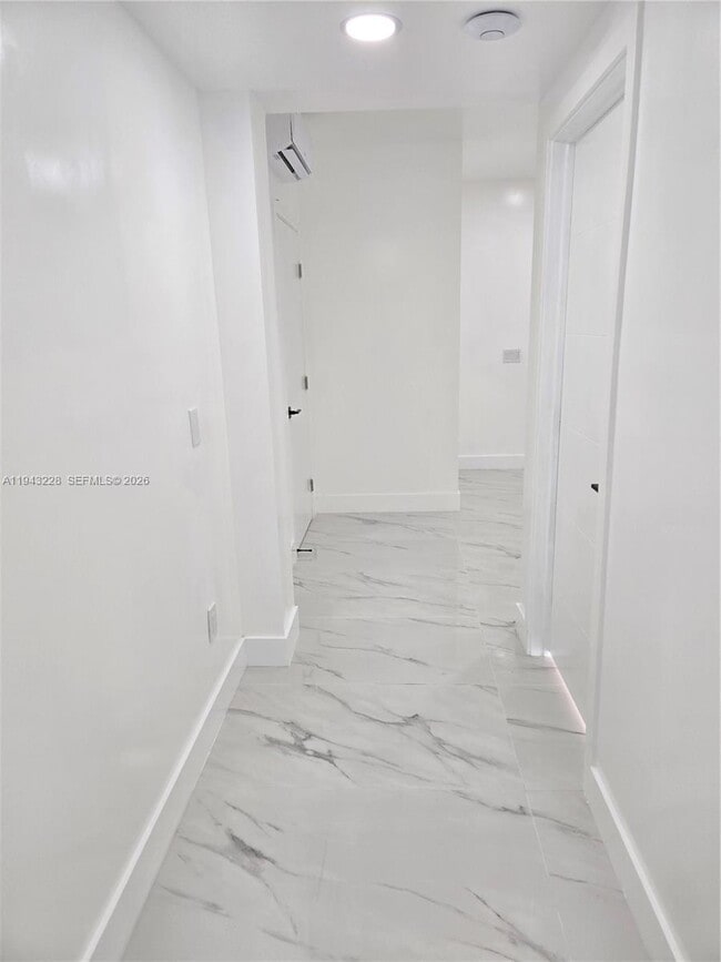 Building Photo - 987 NE 145th St